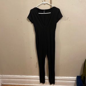 Fitted V neck jumpsuit-Black SIZE: Medium
